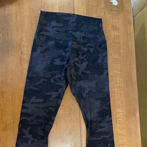 Cropped Lululemon Camo Leggings